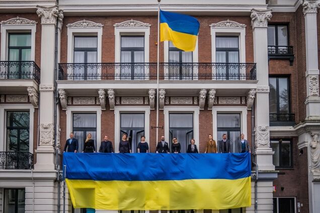 Украина расширила доступ к консульским услугам в 20 странах: какие документы можно получить