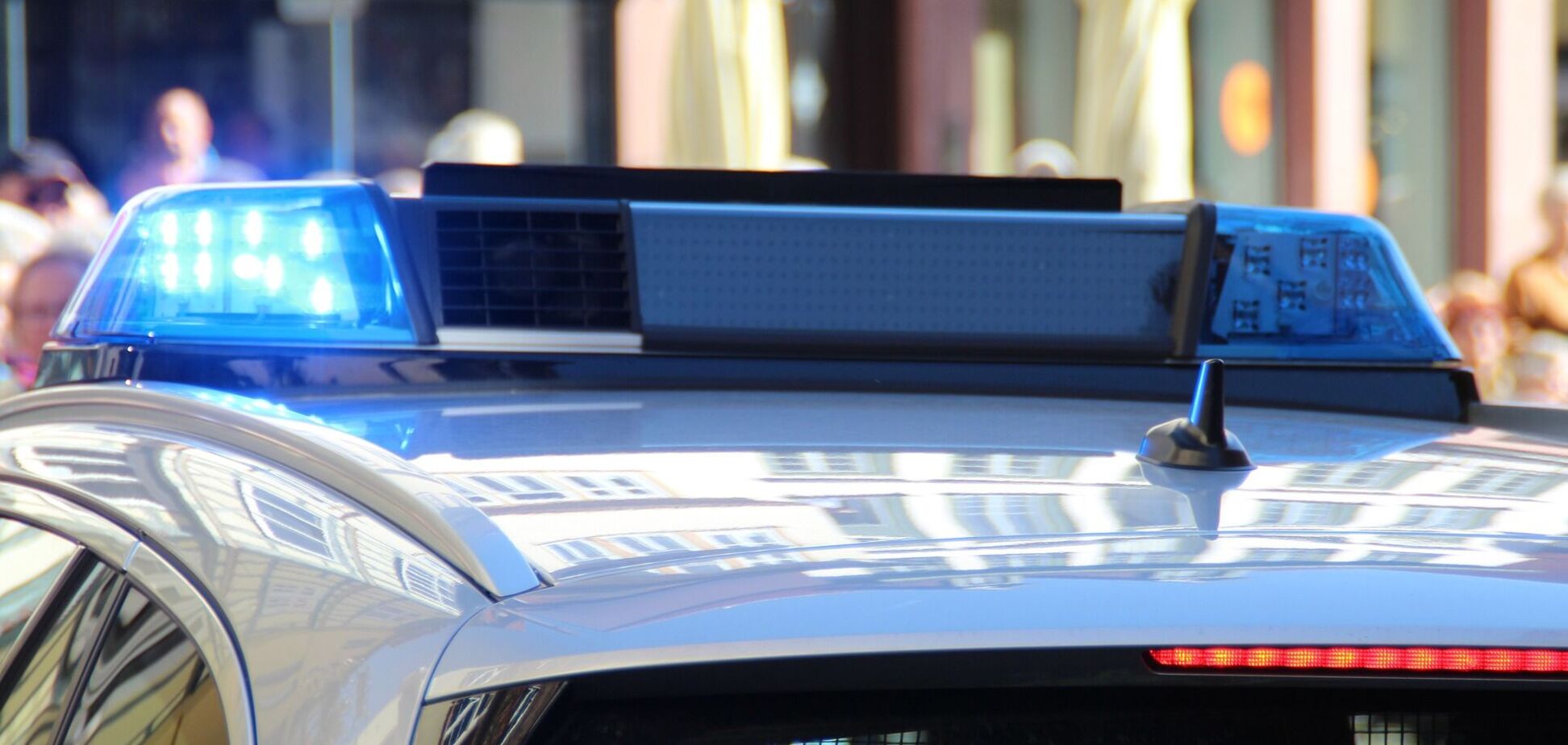 В Кракове группа молодых людей избила 17-летнего украинца и отрубила ему палец: парень прыгнул в воду, чтобы спастись