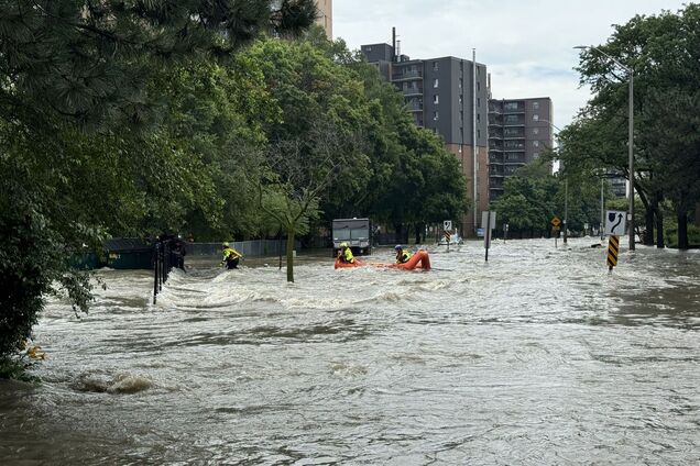 Торонто накрыло масштабное наводнение: город остался обесточенным. Фото и видео