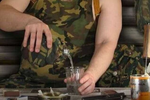 'Цілий взвод потрапив у шпиталь': окупанти на Херсонщині поскаржилися, що місцеві їх отруїли горілкою