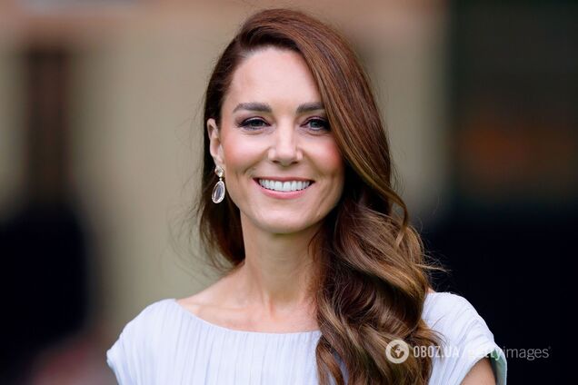 Не через хворобу. Кейт Міддлтон перервала сімейну відпустку, щоб звернутися до британців