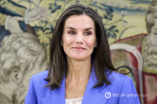 Ікона стилю. Королева Летиція вийшла в люди у приголомшливому костюмі супертрендового кольору 2024