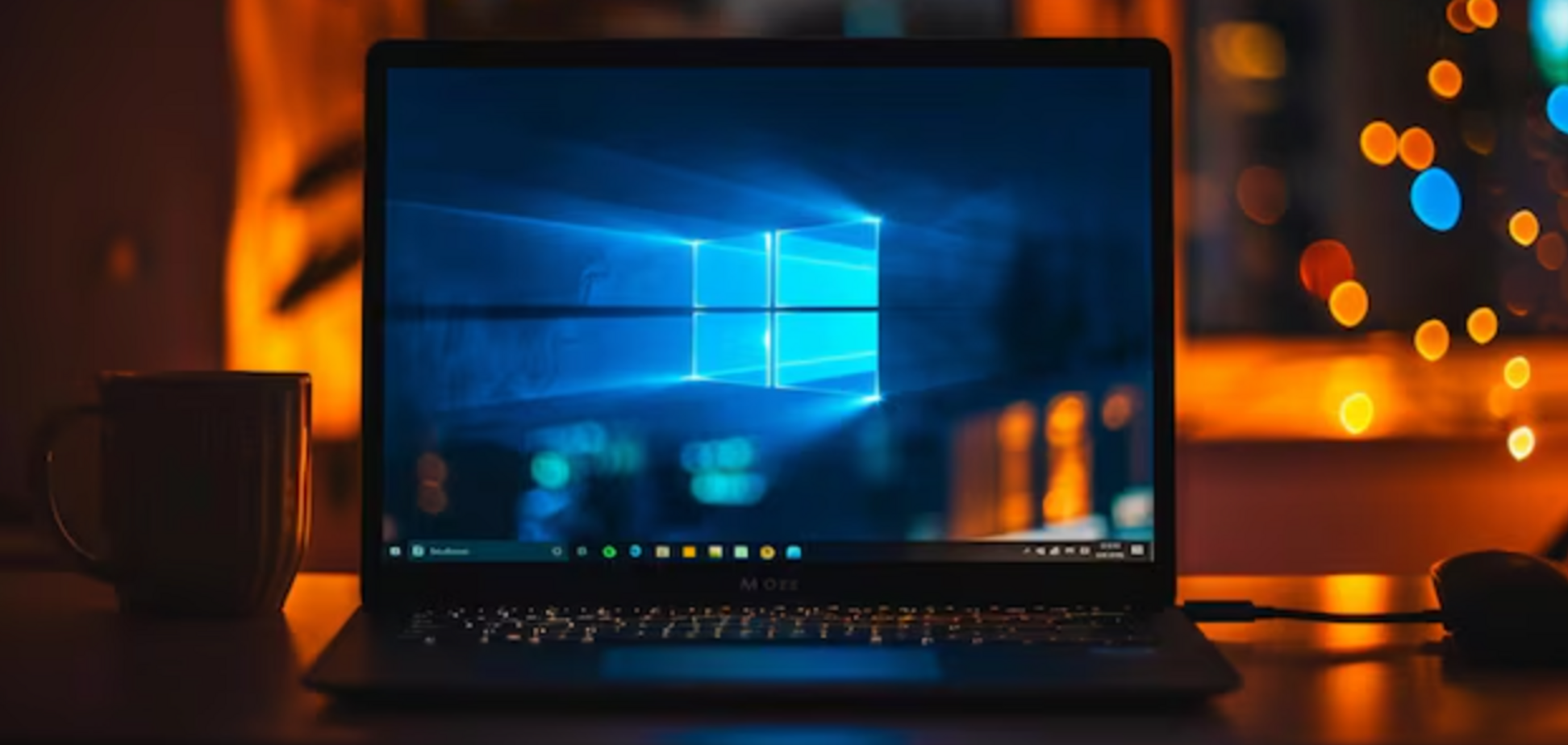 Иллюстрация. Ноутбук с логотипом Microsoft