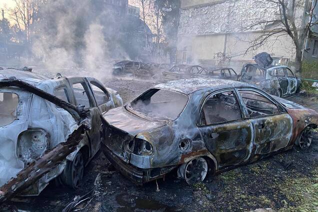  Окупанти завдали подвійного удару по центру Чугуєва: серед поранених – дитина. Фото і відео