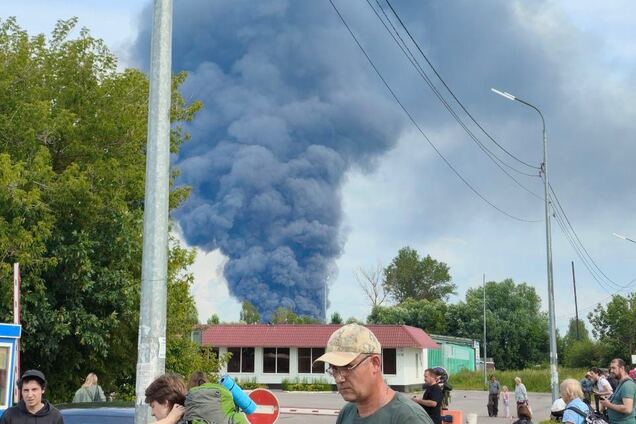 У Підмосков'ї загорілося підприємство з виробництва моторних мастил. Фото і відео