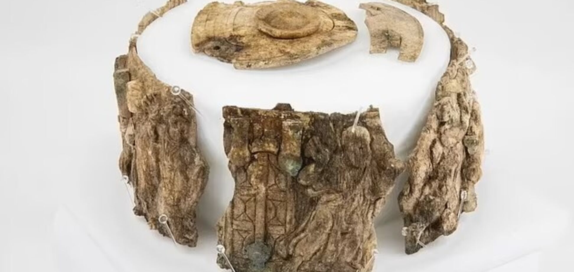 Моисей и Иисус на слоновой кости. В Австрии обнаружили уникальную реликвию в возрасте 1500 лет