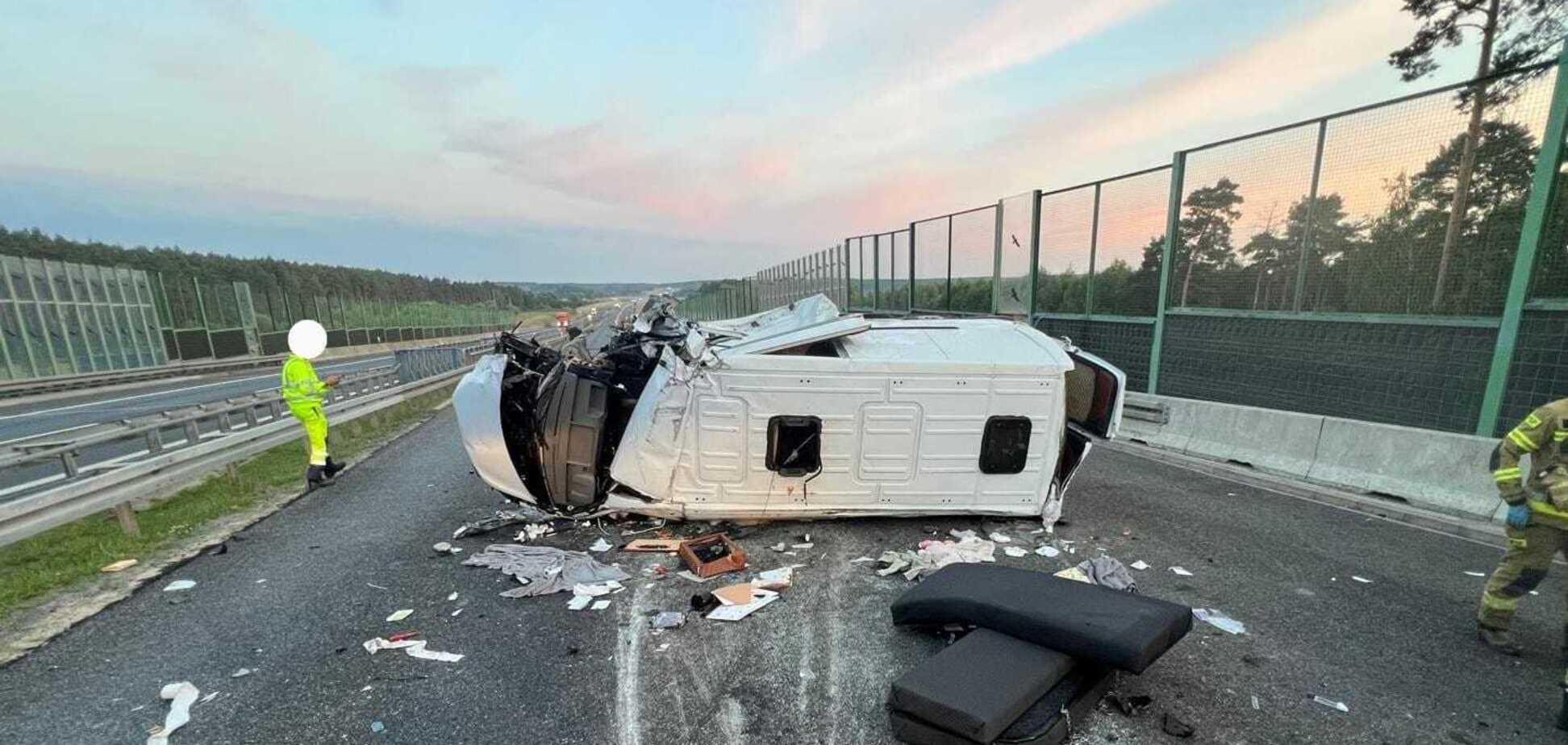 У Польщі автобус з українцями потрапив у страшну ДТП: серед важкопоранених – діти. Фото