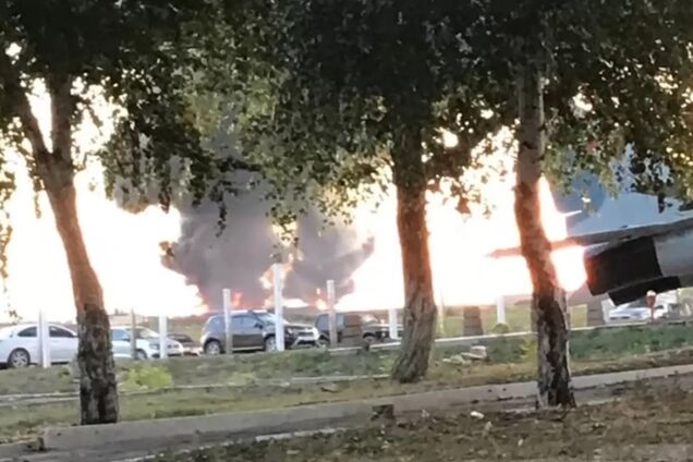 Було три осередки пожежі: з'явилися супутникові фото наслідків удару по російському аеродрому Міллерово