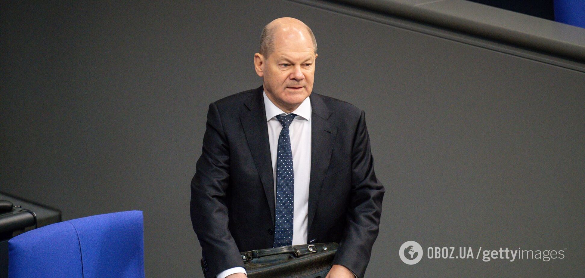 Шольц до сих пор смотрит ламповый телевизор и 40 лет пользуется одним портфелем: в Bild раскрыли 'секреты' канцлера
