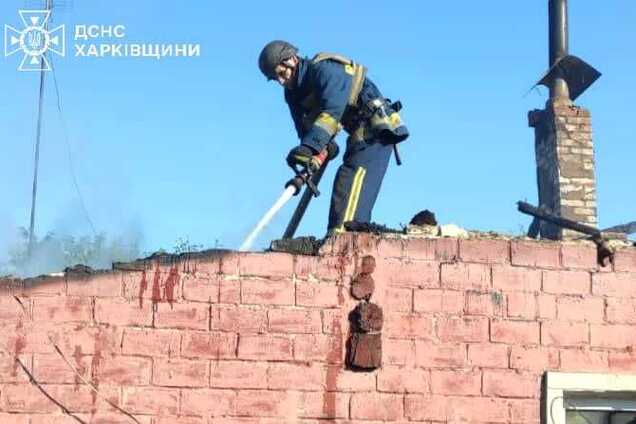 Спасатель на месте попадания в поселке Белый Колодец