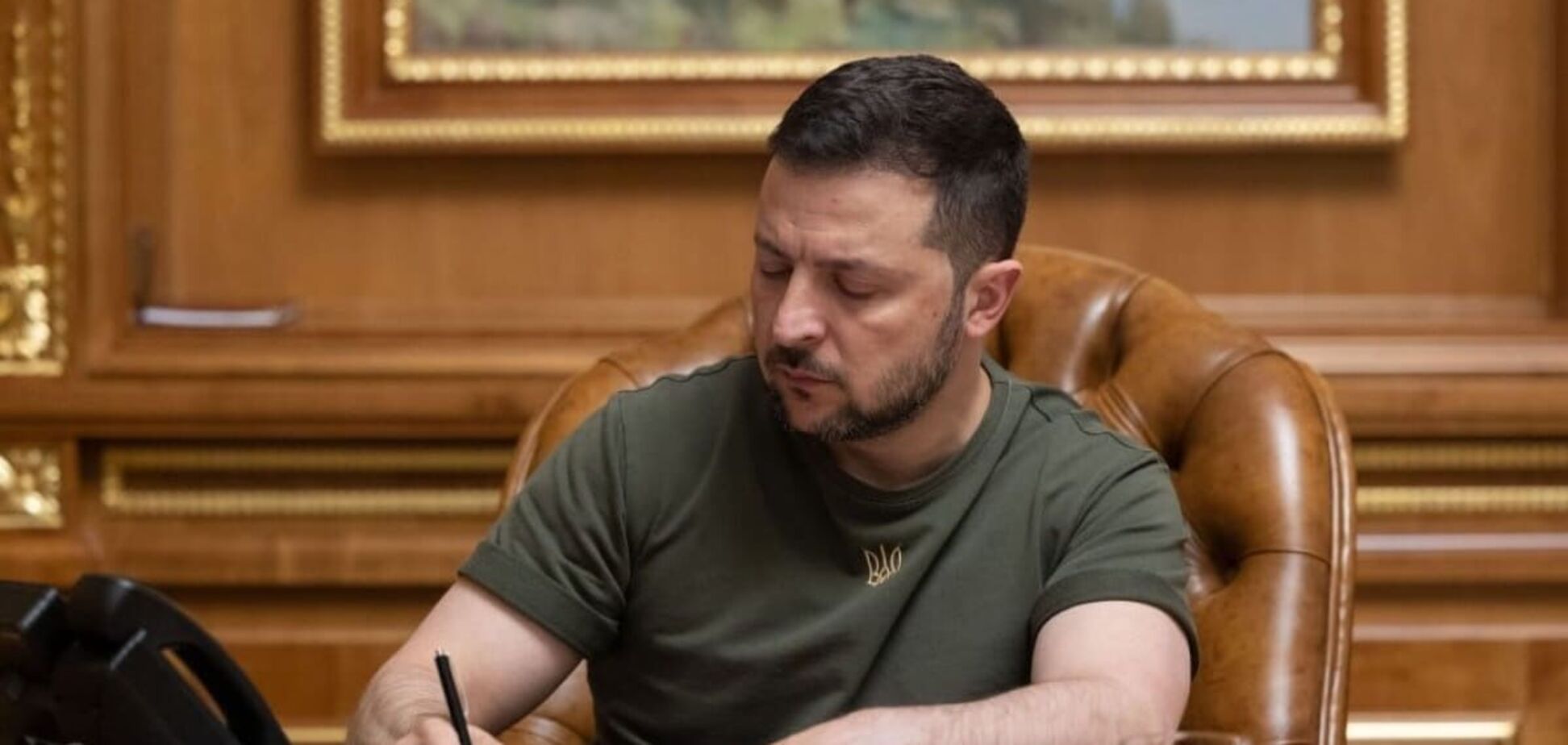 Зеленский внес в Раду законопроекты о продлении военного положения и мобилизации: на какой срок