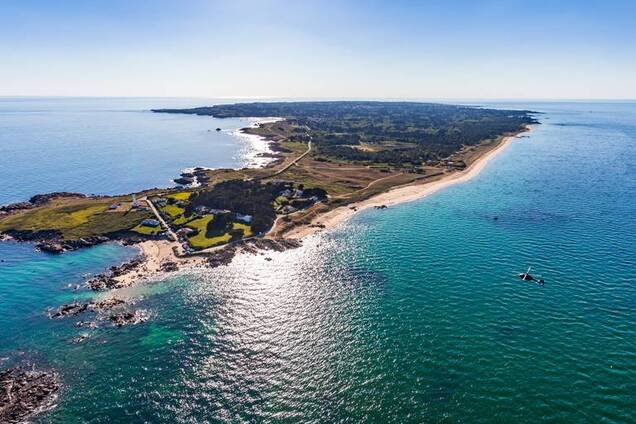 Как Майорка, но без туристов: остров у побережья Франции обещает спокойный отпуск