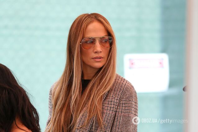 Акцент на класику: Дженіфер Лопес показала манікюр, який привертає увагу до натуральних нігтів