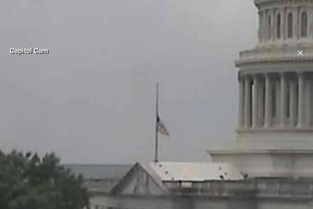 Над Капітолієм приспустили прапор США: відомо причину. Фото