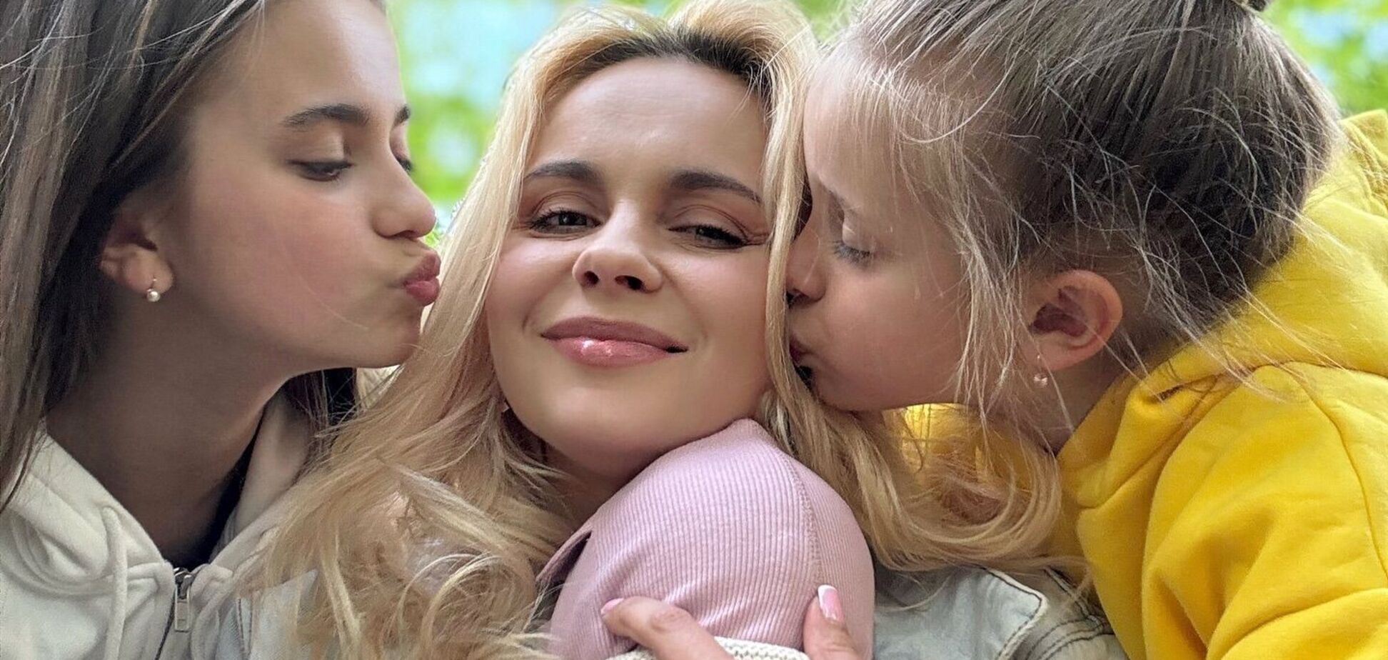 'Хто є хто?' Ліля Ребрик заплутала українців фото з трьома доньками одного віку і в одному светрі