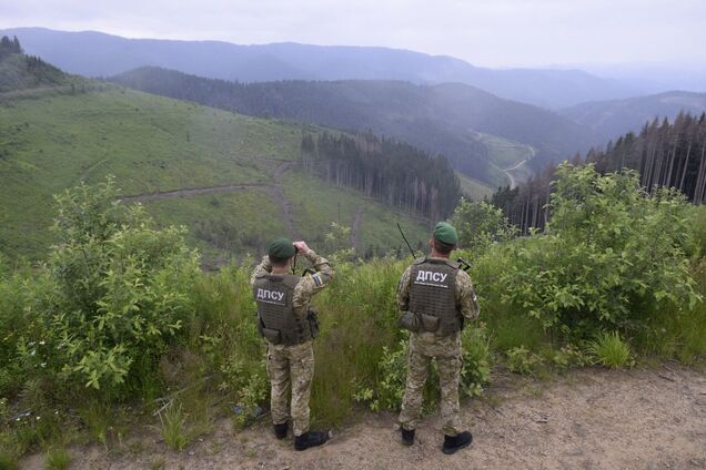 Выбрал один из самых сложных маршрутов: в Карпатах у границы с Румынией нашли тело мужчины. Фото