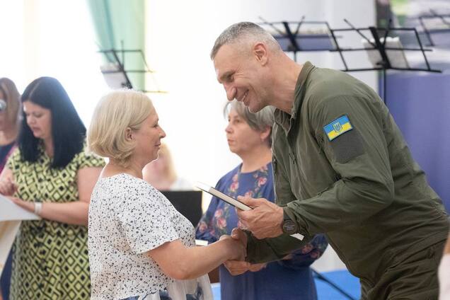 Кличко напередодні Дня медика вручив нагороди найкращим столичним лікарям