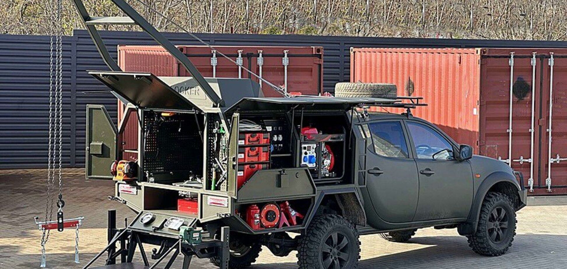 Новая мобильная авторемонтная мастерская на базе пикапа