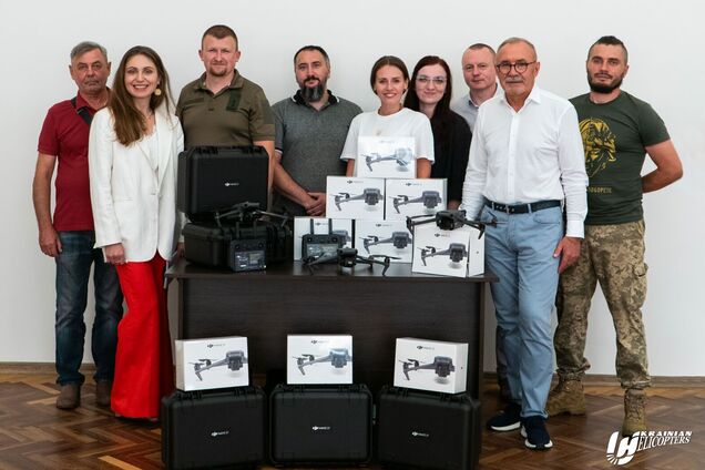 Авиакомпания "Украинские вертолеты" передала на фронт очередную партию дронов