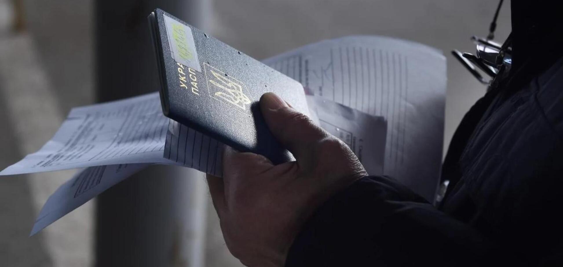 Яке покарання чекає на чоловіків за кордоном, які не оновили дані у ТЦК: пояснює юрист