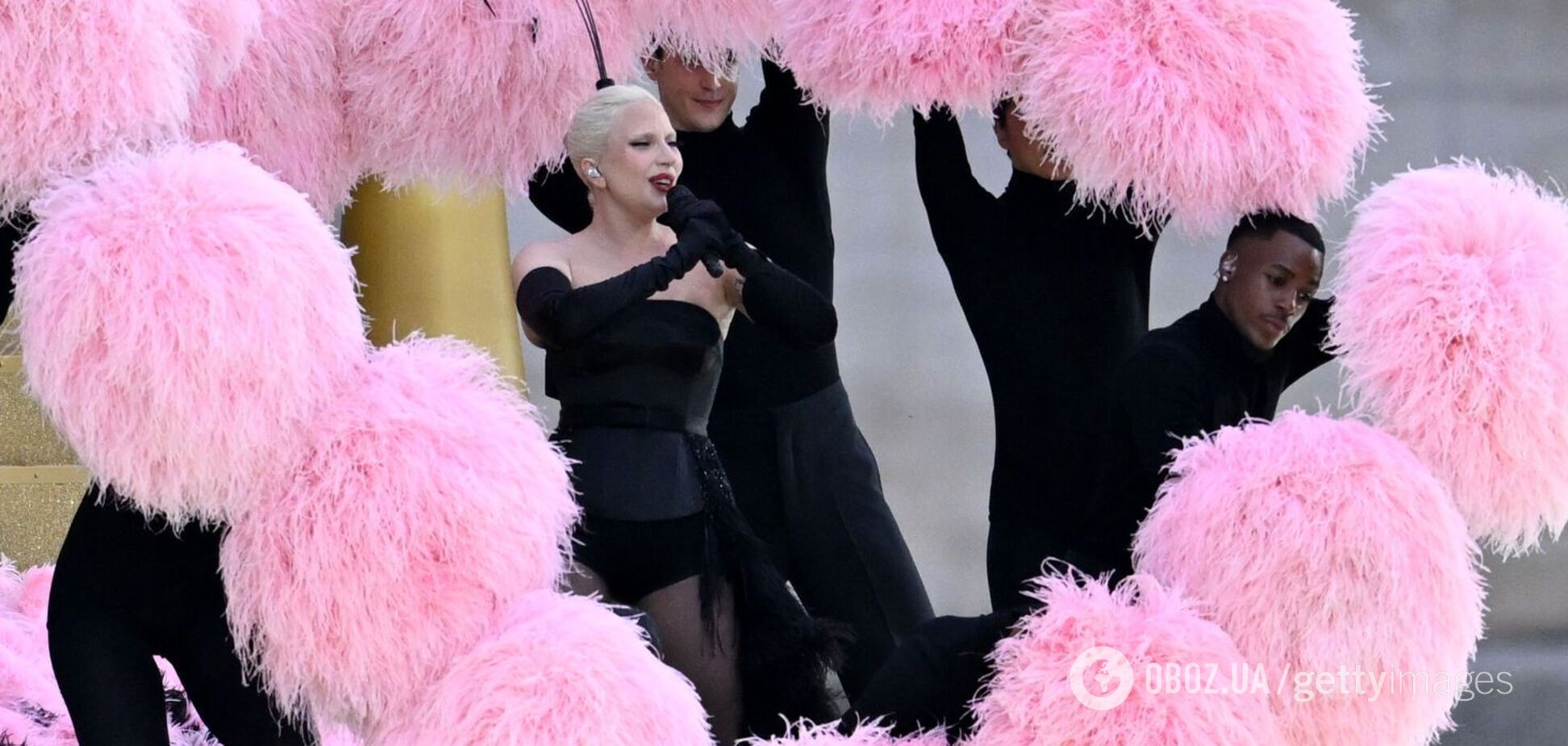 Выступление Леди Гаги на открытии Олимпиады в Париже стало полным провалом: звук подвел, танцор упал