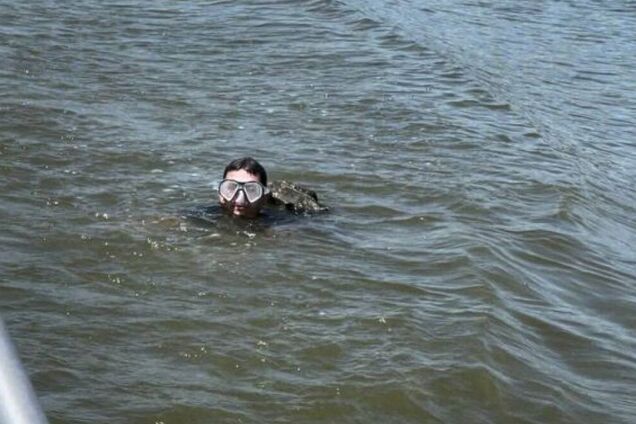 Мужчина, вдохновившись примером Джеймса Бонда, пытался проникнуть в Румынию на подводном скутере. Фото