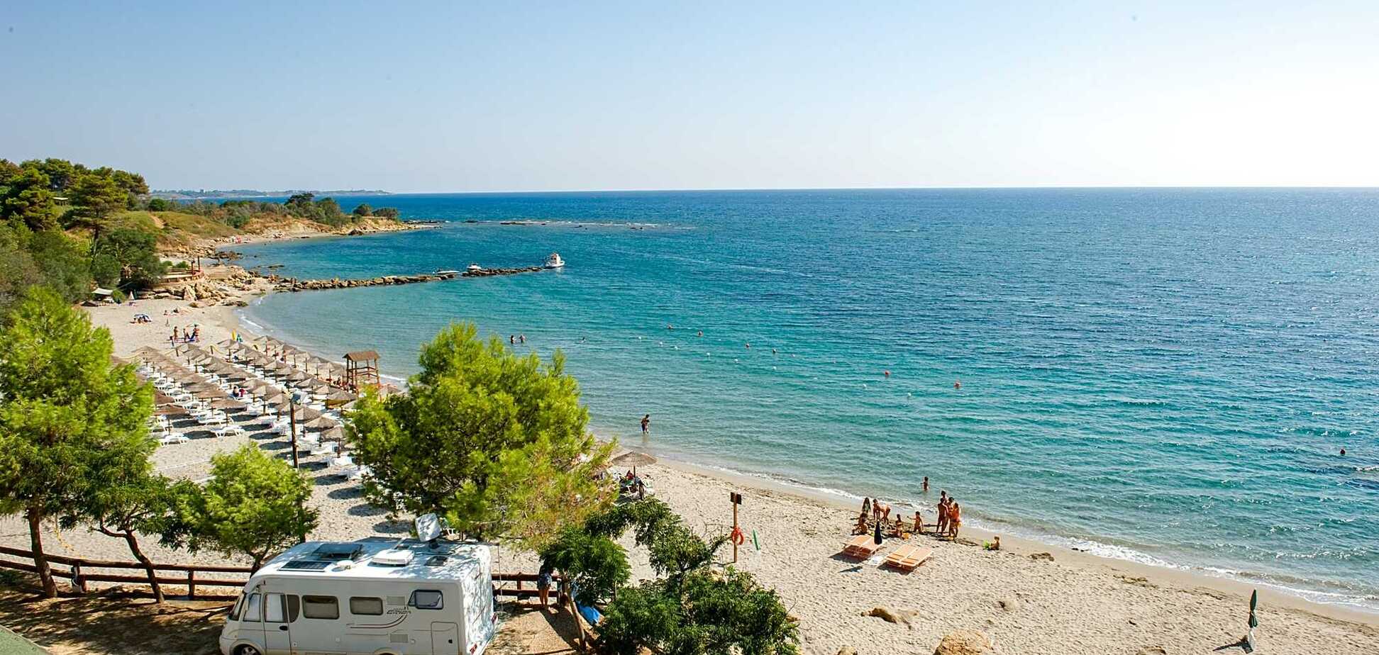 На пляжі в Італії після нападу ос помер українець: усі подробиці трагедії