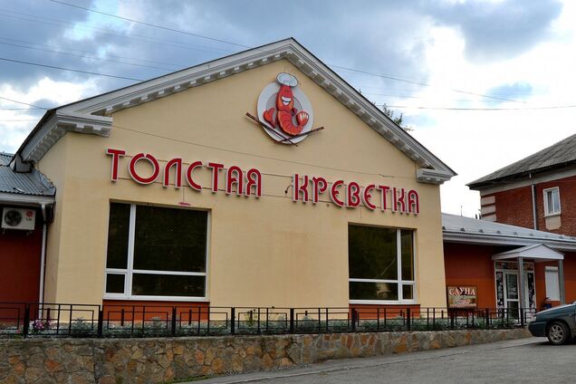 В России 'СВОшник' с канистрой бензина хотел сжечь семейное кафе. Видео