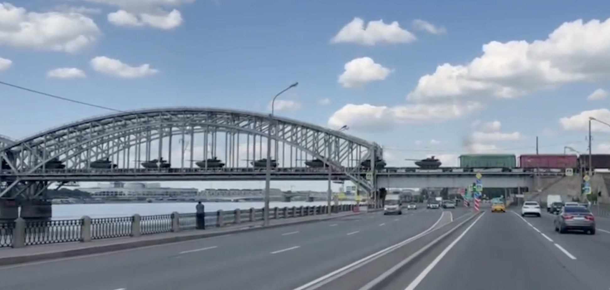 Россия перебрасывает танки Т-90М в Санкт-Петербург: названа причина. Видео