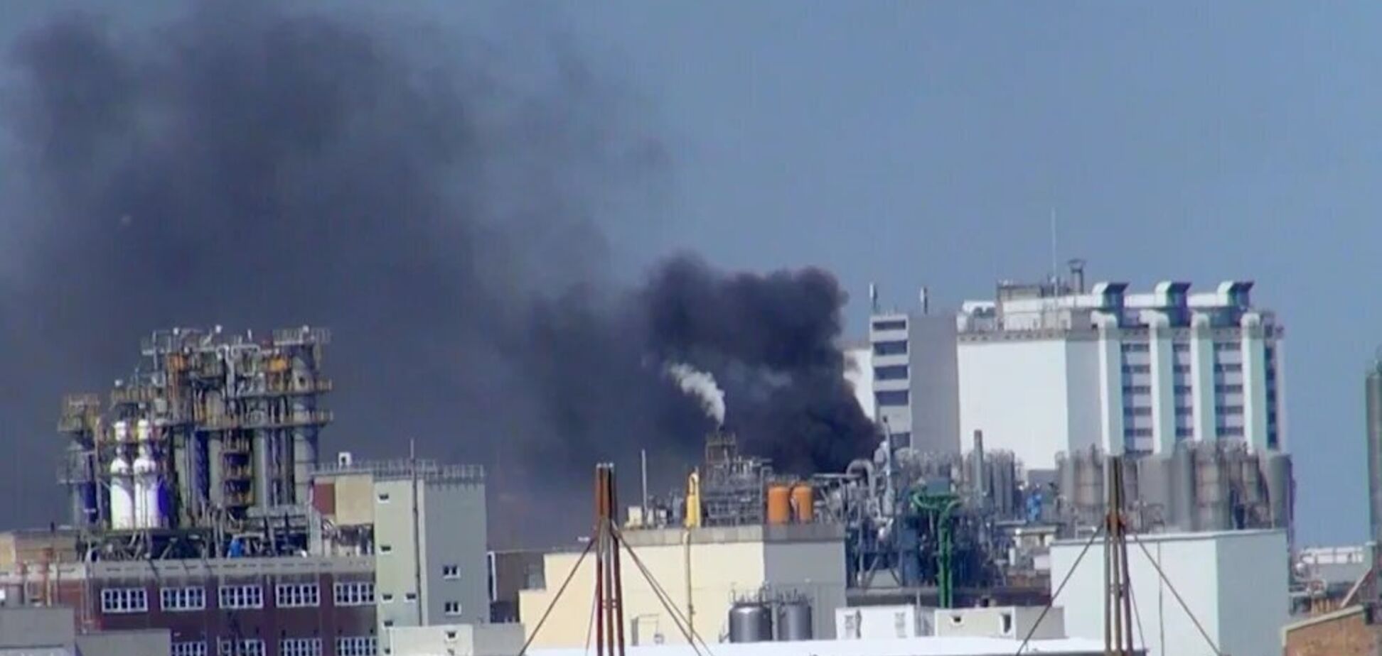 На крупнейшем химическом заводе Германии раздался взрыв, много раненых. Фото