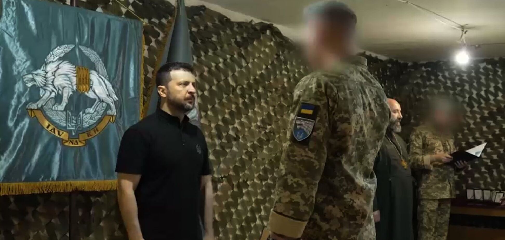 Зеленский посетил передовой командный пункт ССО Харьковской области и вручил награды. Видео