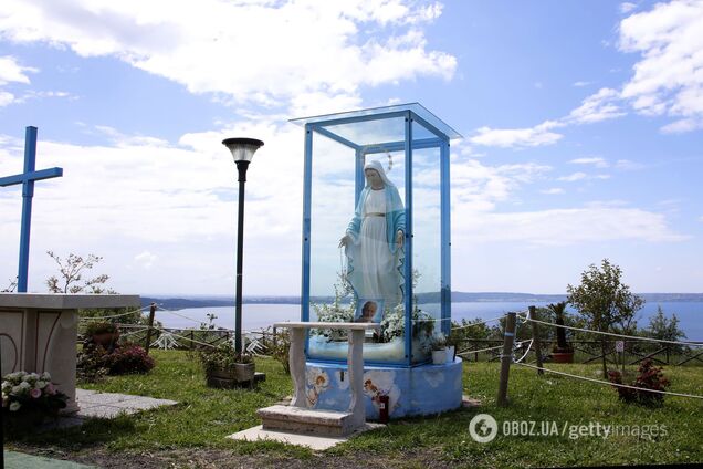 Ватикан визнав фальшивкою відому статую Діви Марії, яка 'плаче кров'ю'. Фото