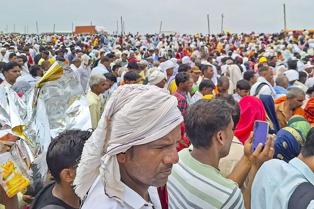 На религиозном празднике в Индии погибло более 100 человек: подробности трагедии