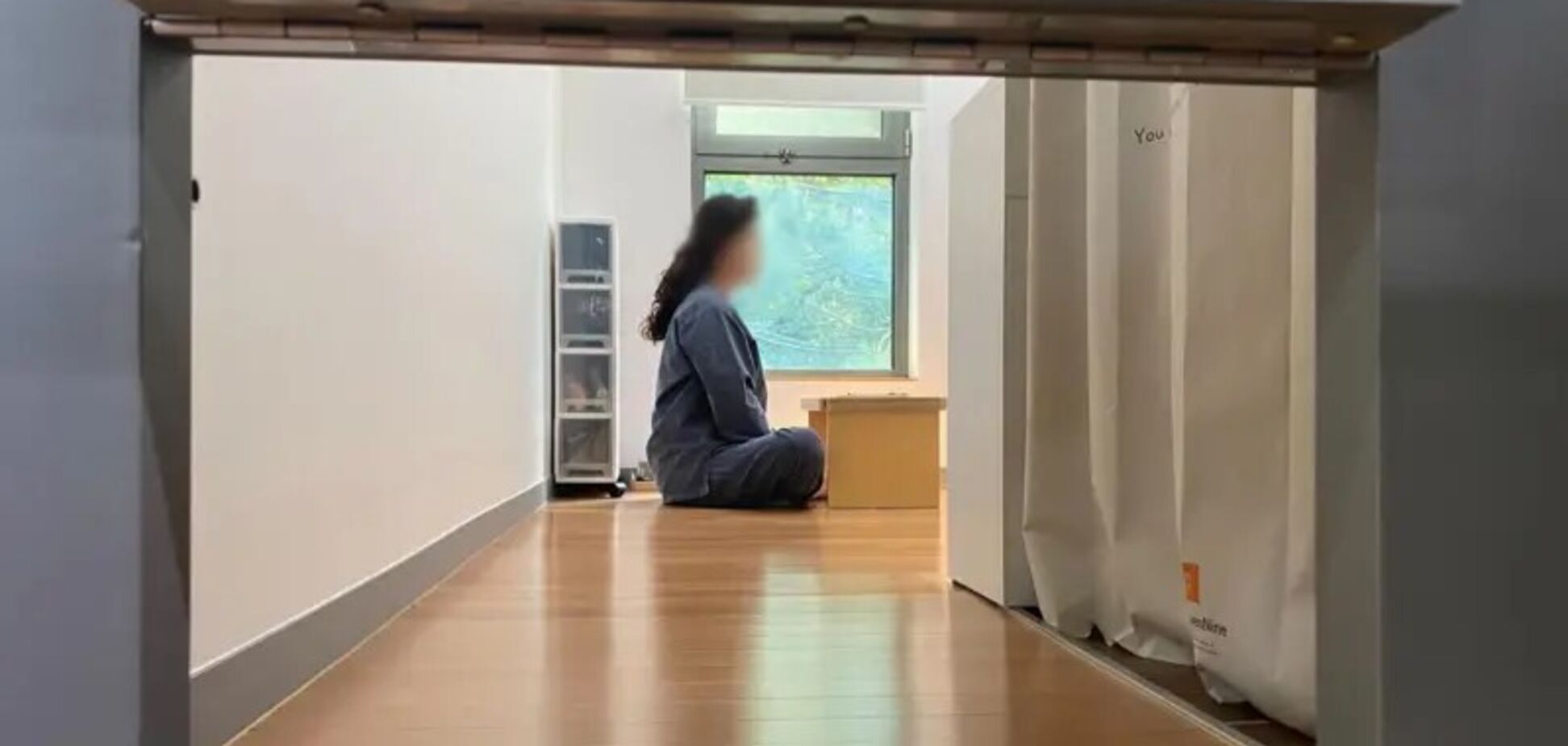 В Южной Корее обрели популярность 'фабрики счастья', где родители закрываются в 'одиночных камерах' и проводят время без детей