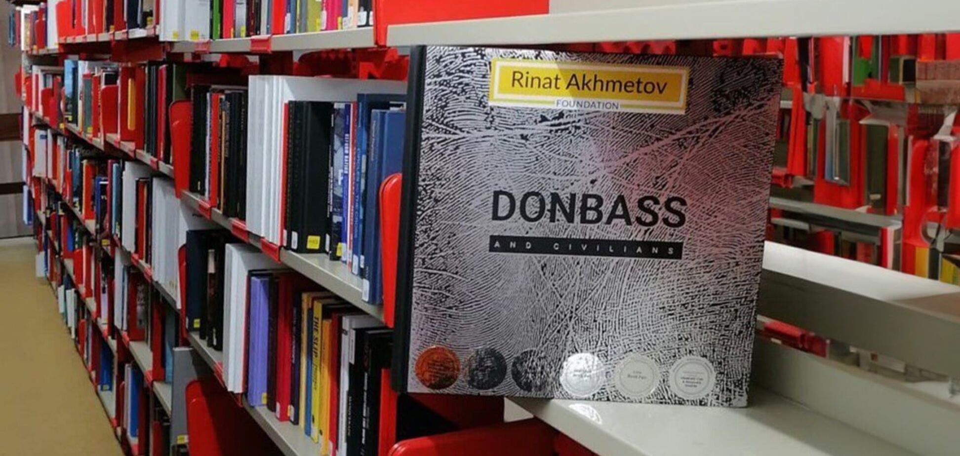 Фотокнига 'Донбас і Мирні' Фонду Ріната Ахметова поповнила національні бібліотеки Європи