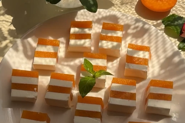 Абрикосовий желейний десерт, який не треба випікати: просто тане у роті