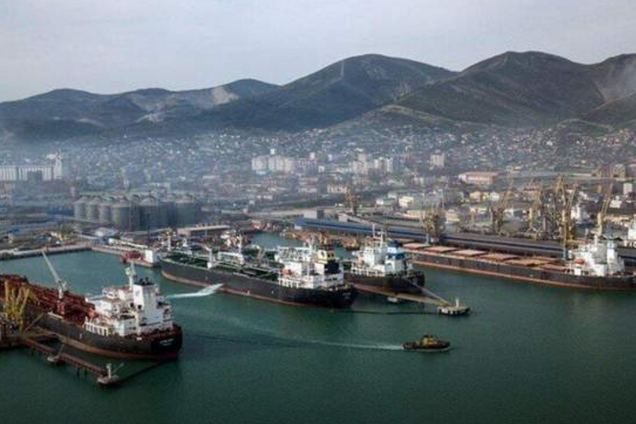 Дроны атаковали порт в Новороссийске, были слышны взрывы. Видео