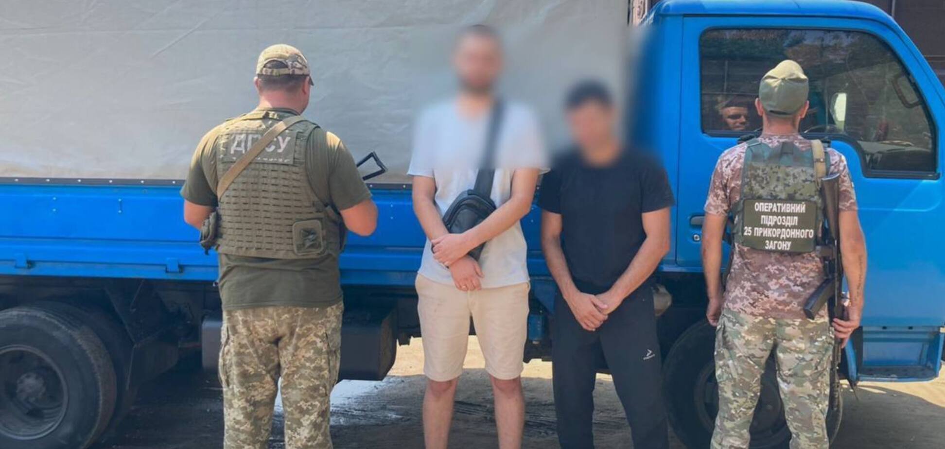 Українець намагався перетнути кордон у багажному відсіку фури, але план провалився: порушника викрили. Фото і відео