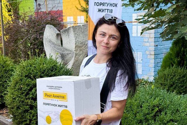 Для переселенцев из Луганской области в Днепре привезли помощь от Фонда Рината Ахметова