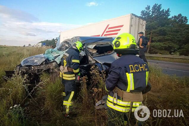 Спасатели деблокировали погибшего водителя легковушки