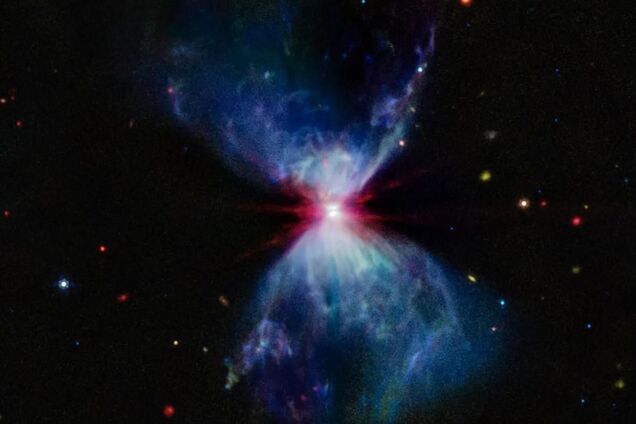 Самый мощный телескоп NASA 'Джеймс Уэбб' снял небесный фейерверк вокруг новорожденной звезды. Фото