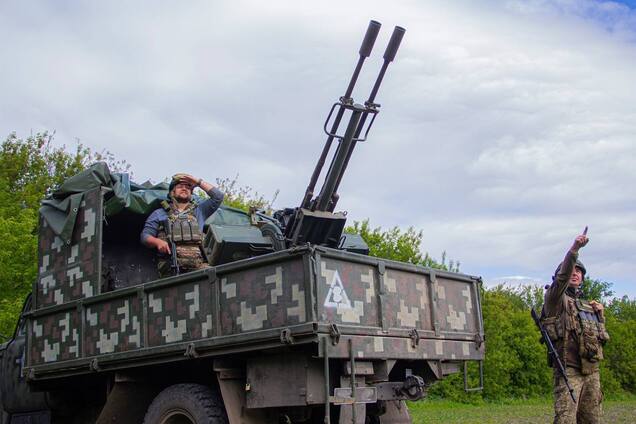 Силы ПВО сбили все 32 'Шахеда', которые РФ ночью запустила по Украине: Зеленский поблагодарил защитников