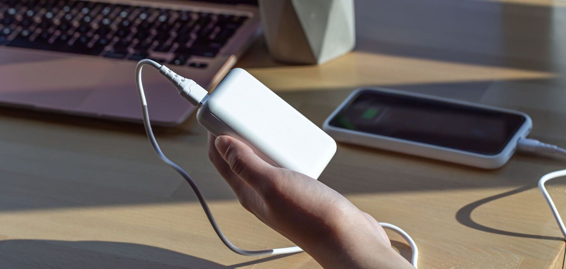 Телефоны и павербанки лучше зарядить