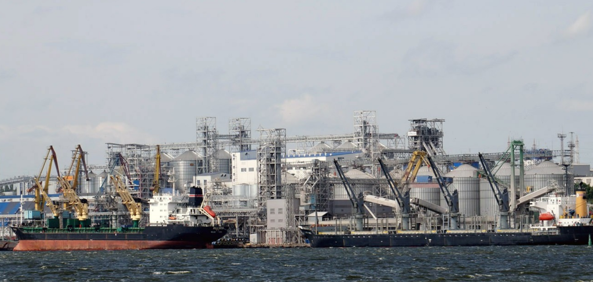 Россия 'открыла' оккупированные порты Бердянска и Мариуполя