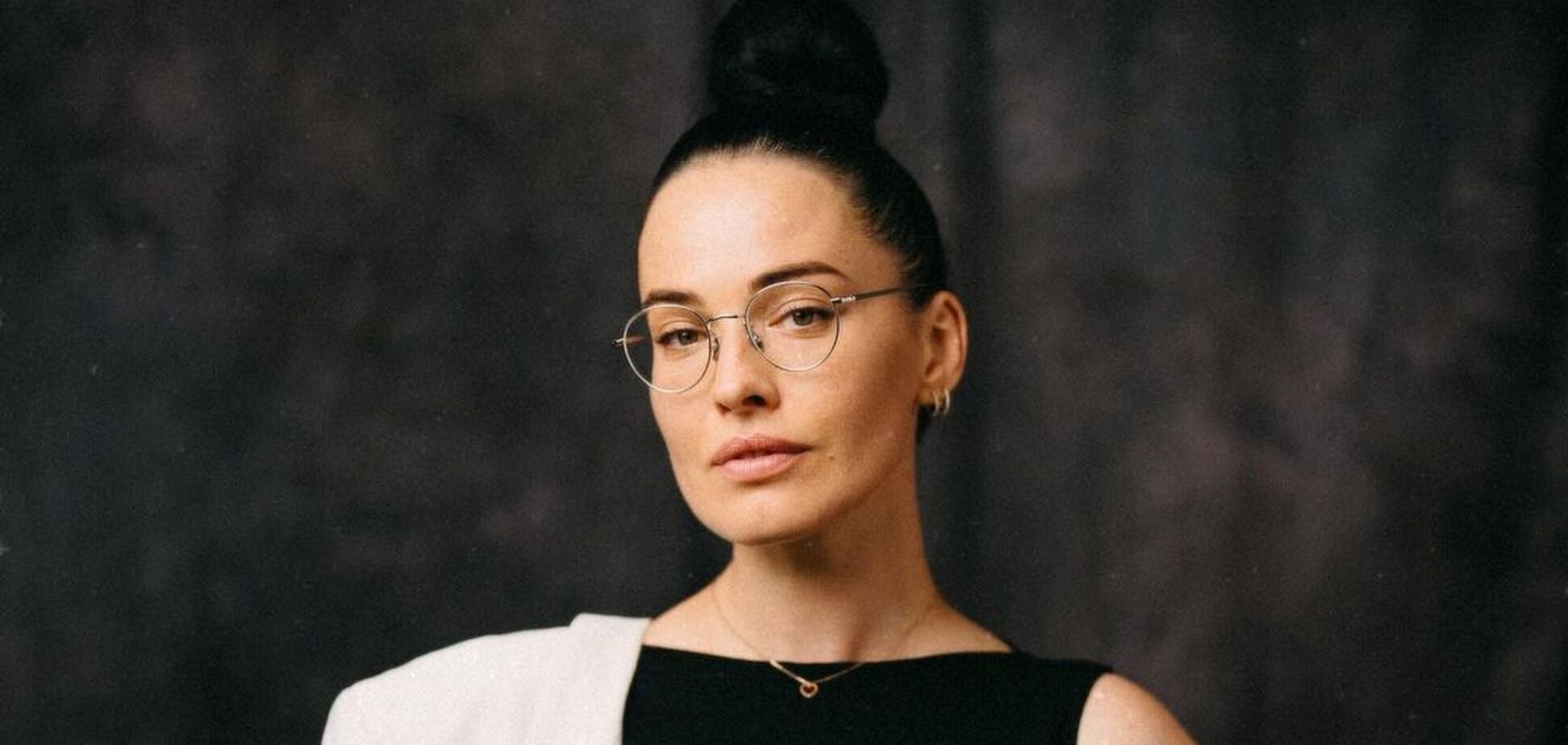 Даша Астафьева продемонстрировала новую прическу с модной челкой. Фото до и после