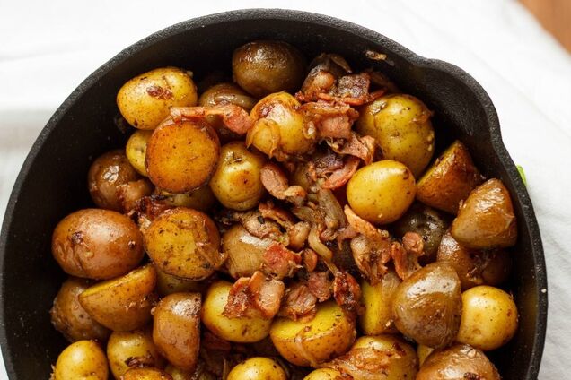 Як смачно посмажити молоду картоплю з підчеревиною: ідеальний гарнір до шашлику