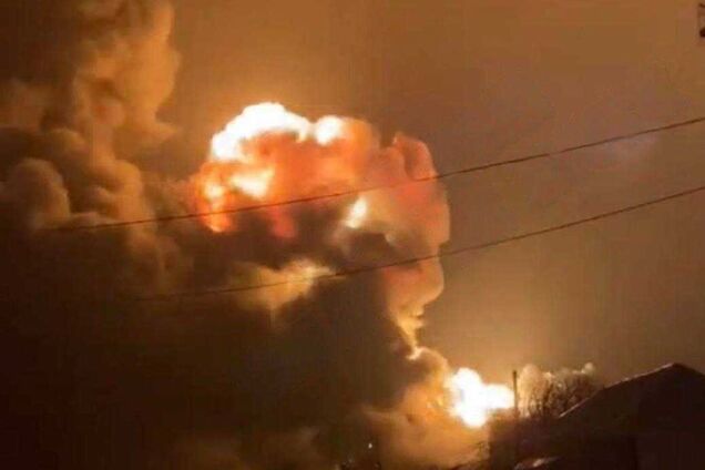 В Крыму взорвался и загорелся газораспределительный узел: зарево видно за десятки километров. Видео