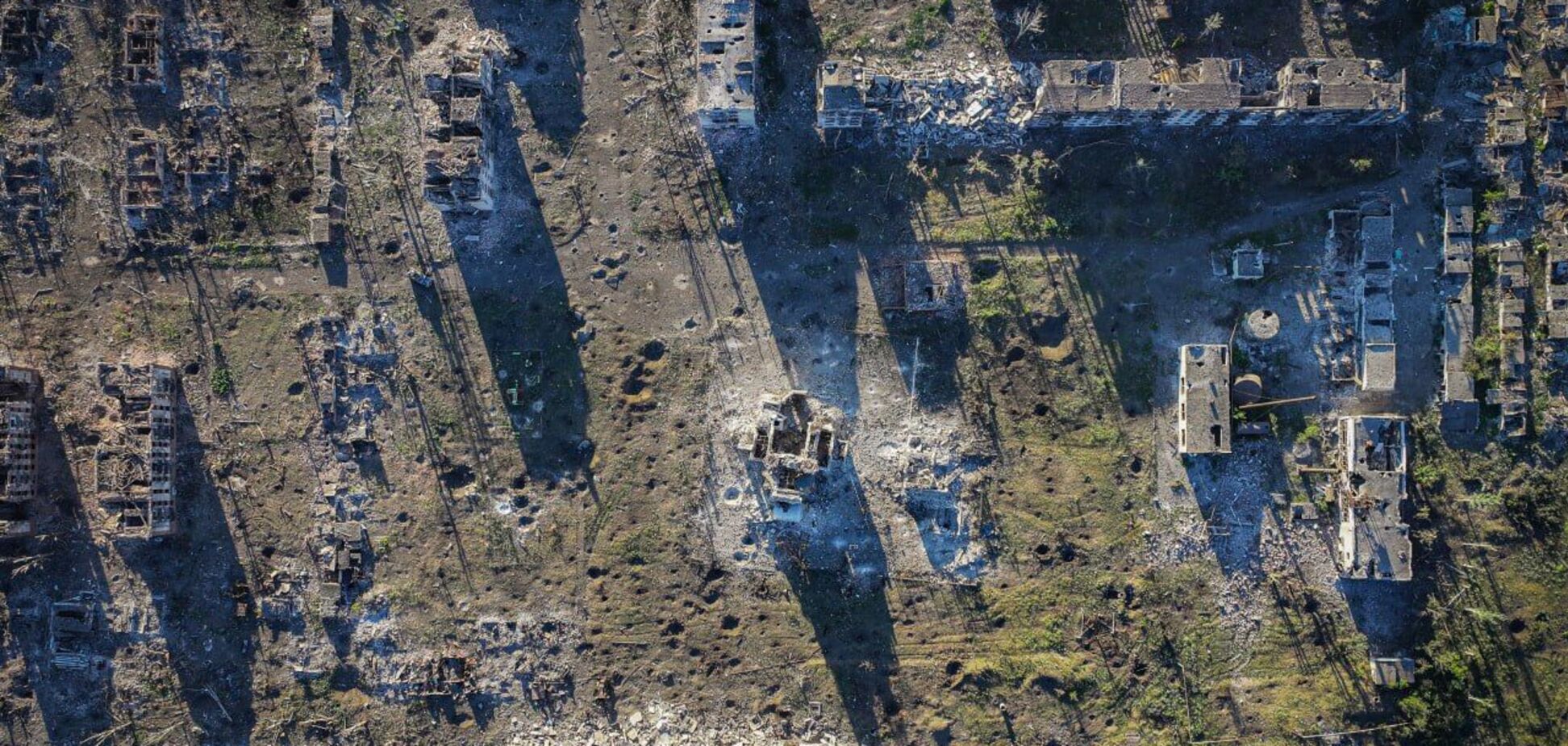 Суцільні руїни: захоплений росіянами район Часового Яру показали на фото з висоти