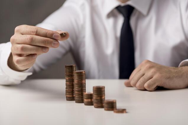 Стопки монет. Ілюстрація на тему депозитів в Україні