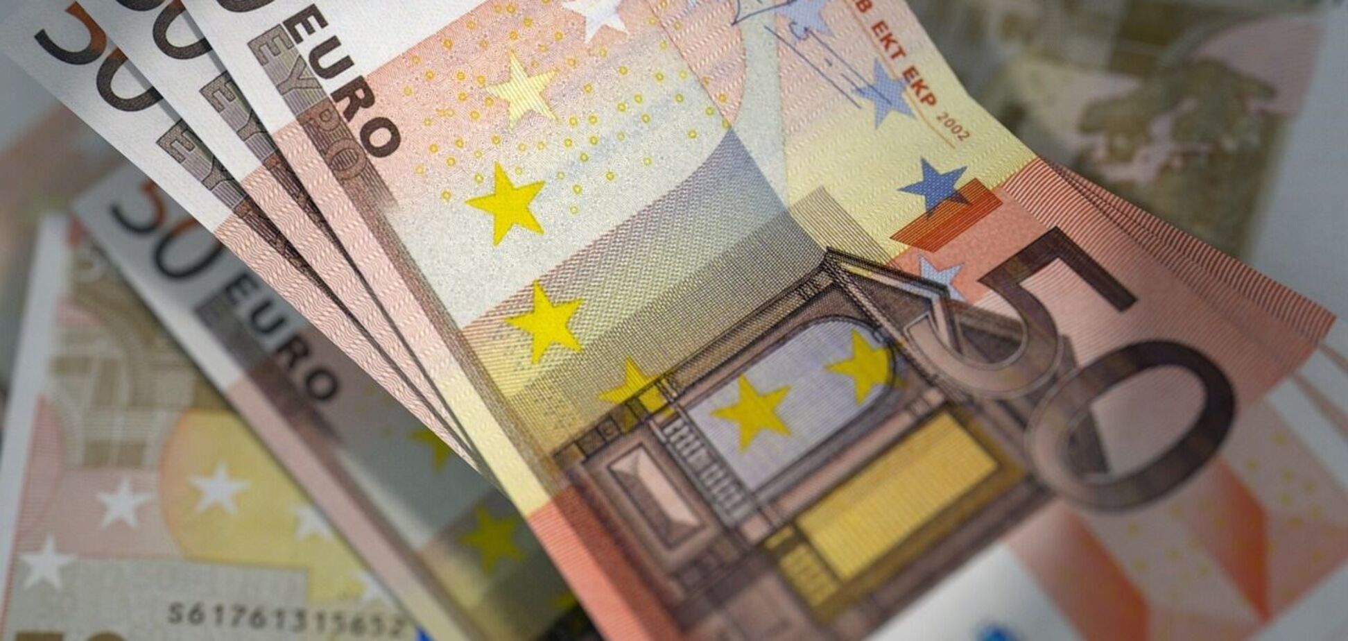 Євро в Україні став помітно дорожчим